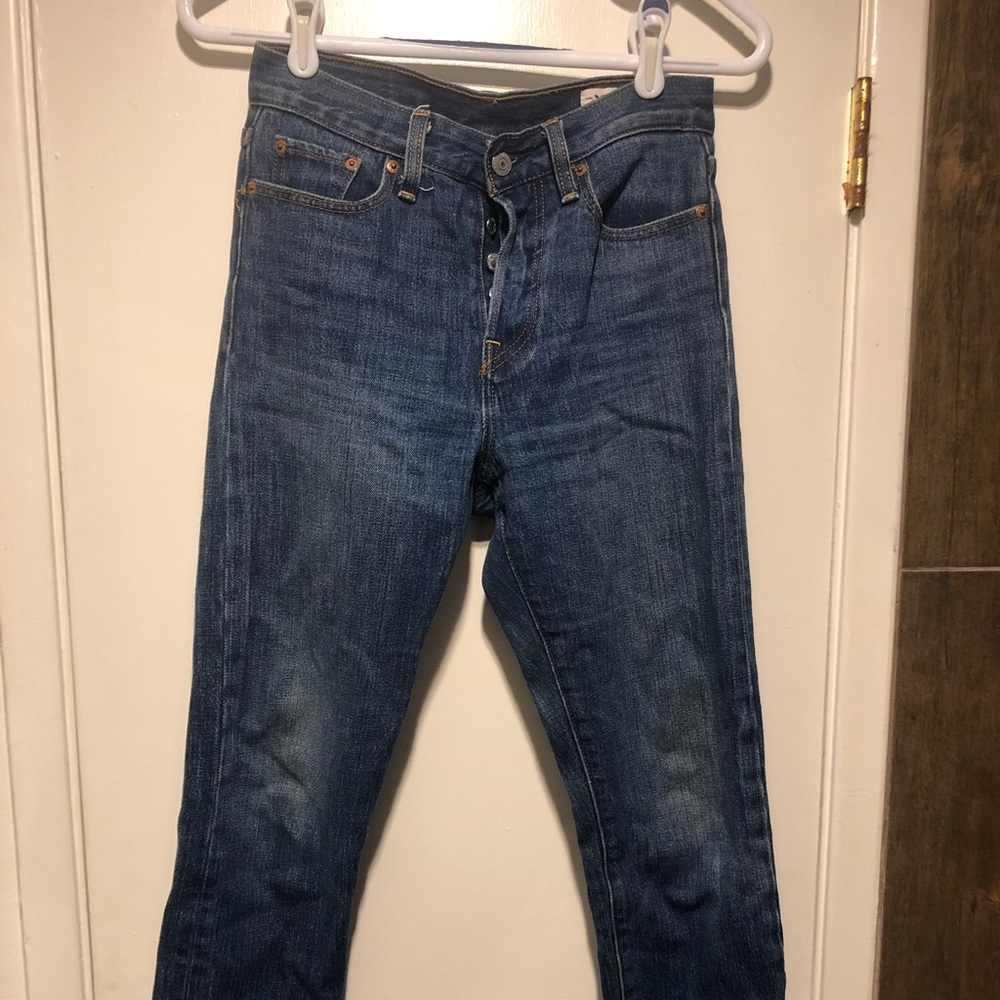 Levi’s Wedgie Fit straight leg jean w/ raw hem